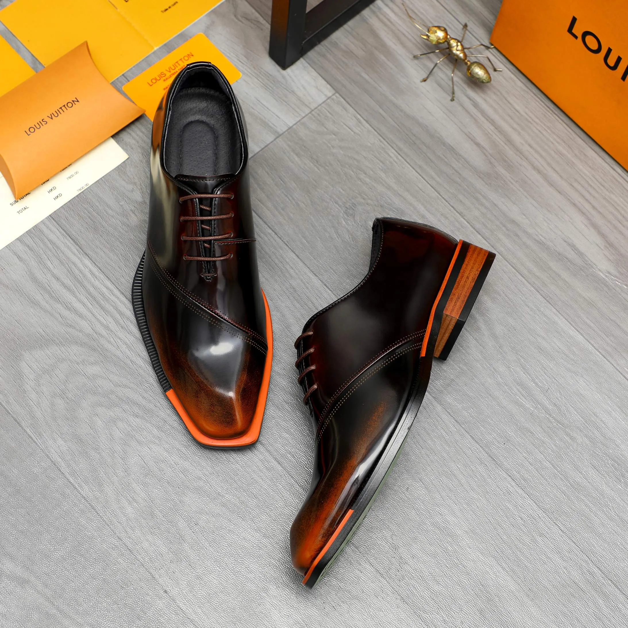Men's shoes 💰580 Product trademark: LV "Louis Vuitton" business lace-up formal leather shoes Regular size: 37-46 Product material: Selected color rubbed cowhide upper, pigskin lining, rubber outsole